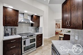 8 Br Villa with Pool & Basketball Court