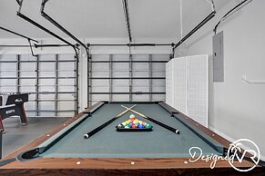 8 Br Villa with Pool & Basketball Court