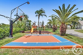 8 Br Villa with Pool & Basketball Court