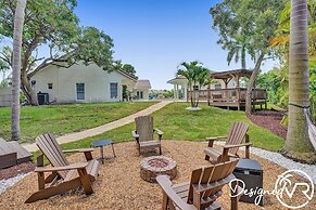 8 Br Villa with Pool & Basketball Court