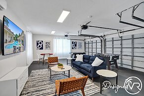 8 Br Villa with Pool & Basketball Court