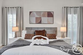 8 Br Villa with Pool & Basketball Court