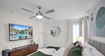 8 Br Villa with Pool & Basketball Court