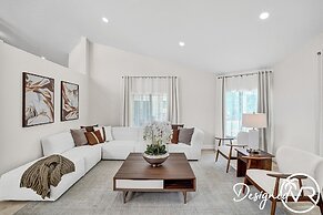 8 Br Villa with Pool & Basketball Court