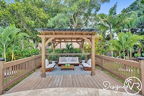 8 Br Villa with Pool & Basketball Court