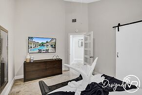 8 Br Villa with Pool & Basketball Court