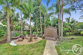 8 Br Villa with Pool & Basketball Court