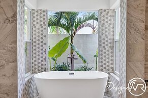 8 Br Villa with Pool & Basketball Court