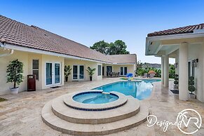 8 Br Villa with Pool & Basketball Court