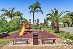 8 Br Villa with Pool & Basketball Court