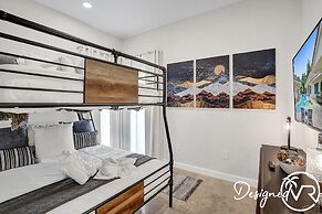 8 Br Villa with Pool & Basketball Court