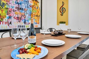 Private Views & Theme Rooms, Perfect for Families!