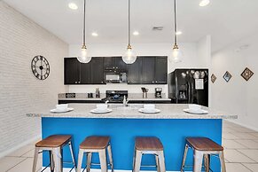 Private Views & Theme Rooms, Perfect for Families!