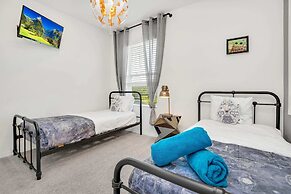 Private Views & Theme Rooms, Perfect for Families!