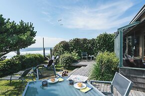 Arch Cape Escape by Avantstay Sensational Clift Top Home w/ Pacific Oc