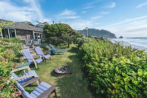 Arch Cape Escape by Avantstay Sensational Clift Top Home w/ Pacific Oc