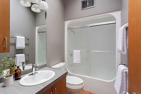 Skylight by Avantstay Elevated Mountain Home w/ Hot Tub, Billiards, La