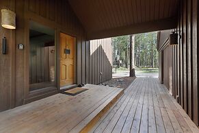 Skylight by Avantstay Elevated Mountain Home w/ Hot Tub, Billiards, La