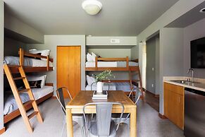 Skylight by Avantstay Elevated Mountain Home w/ Hot Tub, Billiards, La