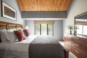 Skylight by Avantstay Elevated Mountain Home w/ Hot Tub, Billiards, La