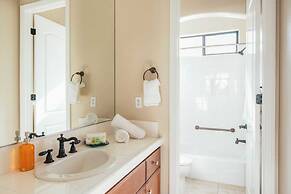 Palisades by Avantstay Gorgeous Backyard w/ Pool, Spa & Games