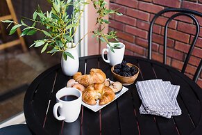 Picasso by Avantstay Artist's Mountain Escape w/ Hot Tub & Views