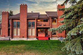 Picasso by Avantstay Artist's Mountain Escape w/ Hot Tub & Views