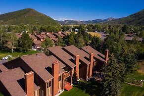 Picasso by Avantstay Artist's Mountain Escape w/ Hot Tub & Views