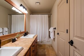 Picasso by Avantstay Artist's Mountain Escape w/ Hot Tub & Views