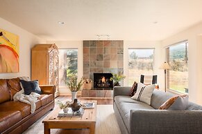 Picasso by Avantstay Artist's Mountain Escape w/ Hot Tub & Views