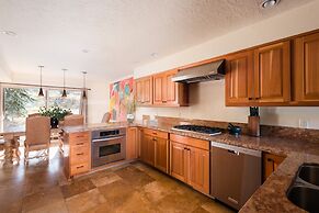 Picasso by Avantstay Artist's Mountain Escape w/ Hot Tub & Views