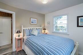 Beach Pines Bungalow by Avantstay Classic Cottage Steps to the Beach w