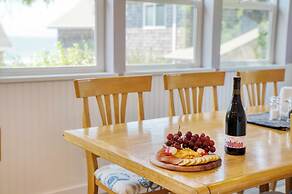 Beach Pines Bungalow by Avantstay Classic Cottage Steps to the Beach w