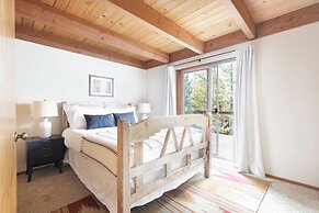 Redwood by Avantstay Secluded Cabin w/ Views & Spa 5mins to Northstar!