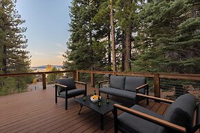 Redwood by Avantstay Secluded Cabin w/ Views & Spa 5mins to Northstar!