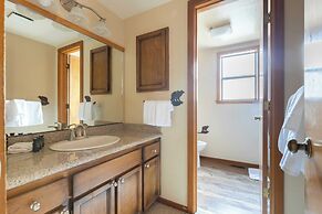 Redwood by Avantstay Secluded Cabin w/ Views & Spa 5mins to Northstar!
