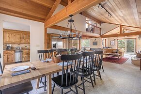 Redwood by Avantstay Secluded Cabin w/ Views & Spa 5mins to Northstar!