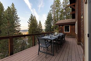 Redwood by Avantstay Secluded Cabin w/ Views & Spa 5mins to Northstar!