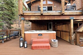 Redwood by Avantstay Secluded Cabin w/ Views & Spa 5mins to Northstar!