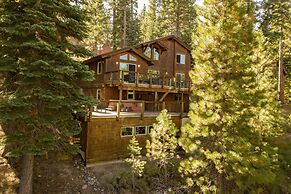 Redwood by Avantstay Secluded Cabin w/ Views & Spa 5mins to Northstar!
