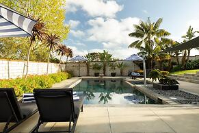 Beachcomber by Avantstay Elegant Modern Estate w/ Pool, Hot Tub & Outd