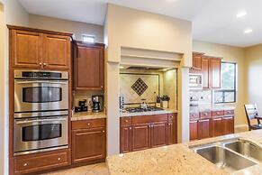 Aurora by Avantstay Luxurious Home With an Exquisite Pool, Spa, and Ou