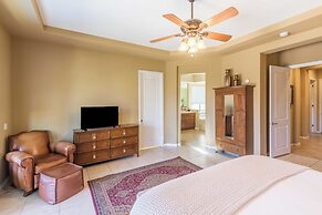 Aurora by Avantstay Luxurious Home With an Exquisite Pool, Spa, and Ou