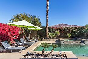 Aurora by Avantstay Luxurious Home With an Exquisite Pool, Spa, and Ou