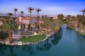 Mirabella by Avantstay Private Lake + Kayaks & Paddle Boating!