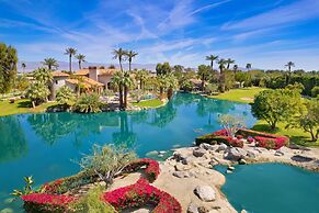 Mirabella by Avantstay Private Lake + Kayaks & Paddle Boating!