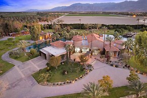 Mirabella by Avantstay Private Lake + Kayaks & Paddle Boating!