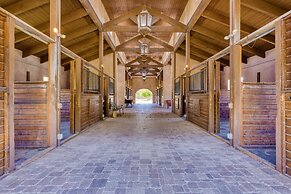 Mirabella by Avantstay Private Lake + Kayaks & Paddle Boating!