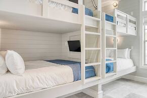 Monarch by Avantstay Stunning Estate 1 Block to Beach, Swim Up Bar, Ho