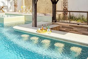 Monarch by Avantstay Stunning Estate 1 Block to Beach, Swim Up Bar, Ho